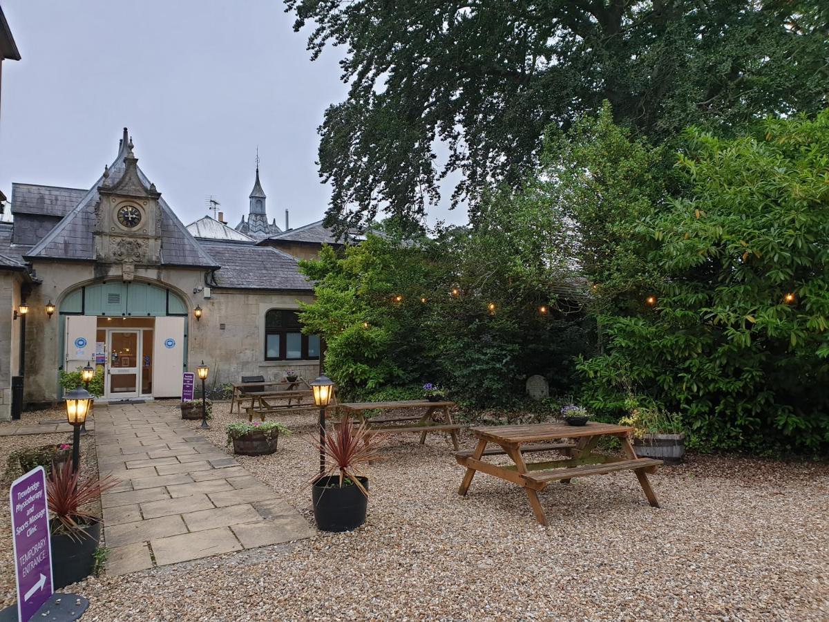 Fieldways Hotel 2*