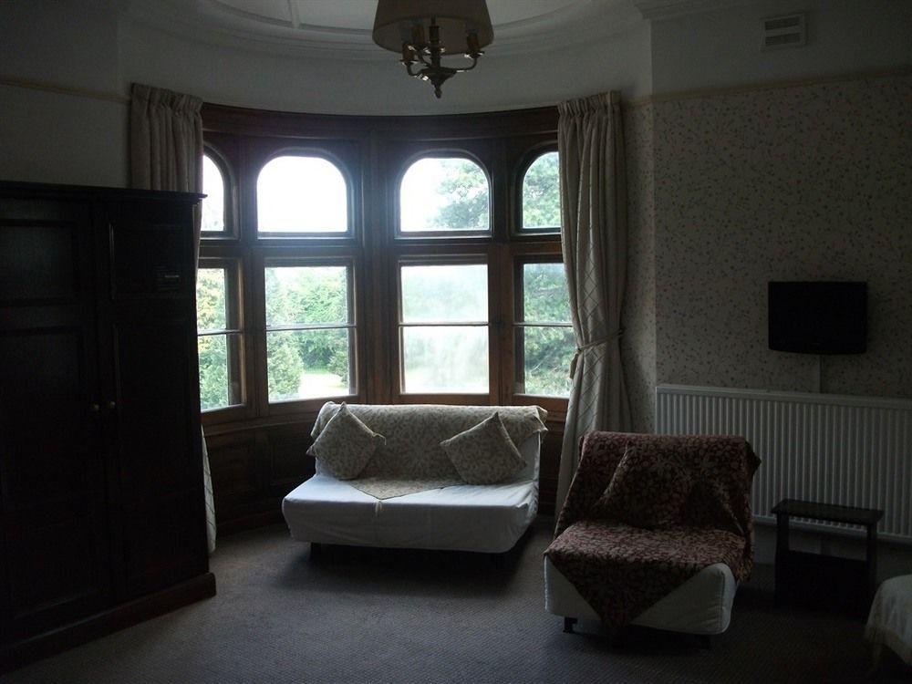 Fieldways Hotel 2*