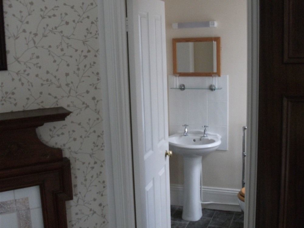 Fieldways Hotel 2*